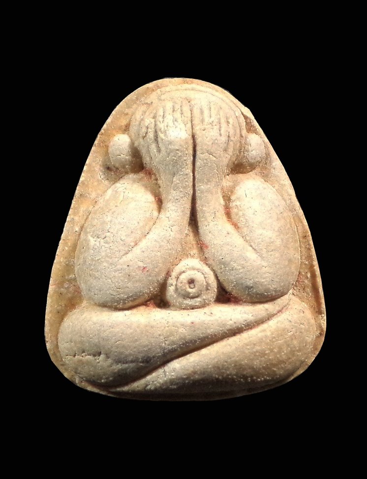 พระปิดตาเนื้อผง หลวงพ่อมหาสวัสดิ์ วัดเม้าสุขา บ้านบึง จ.ชลบุรี ปี 2536 กล่องเดิม