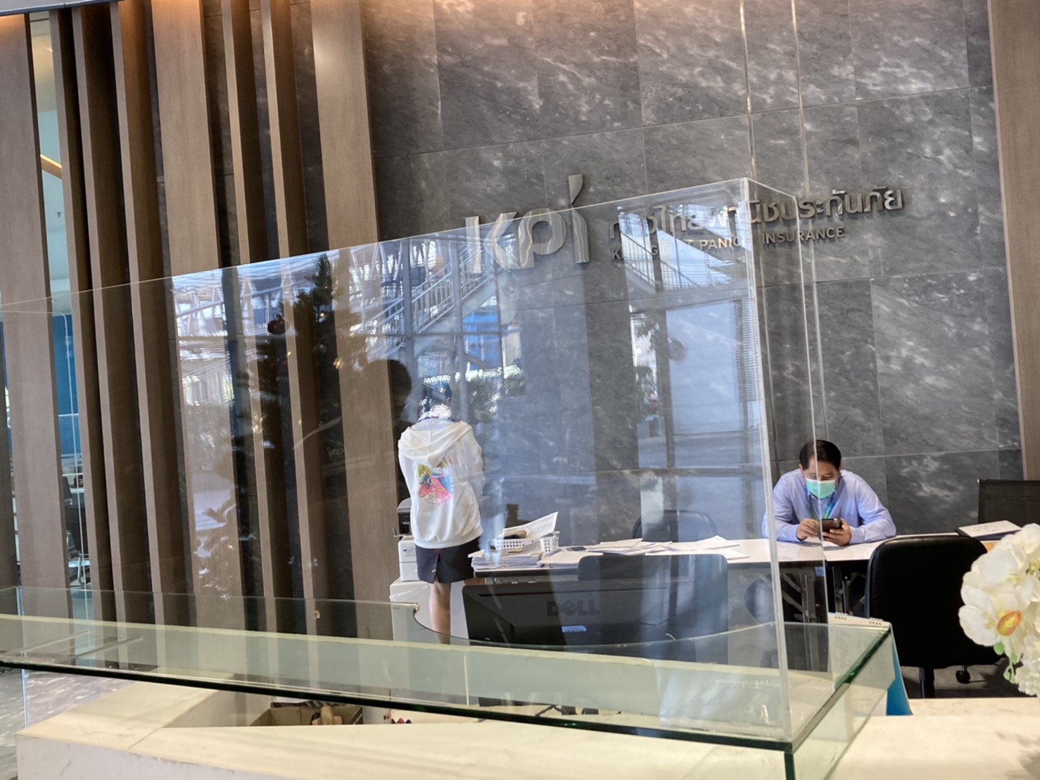Acrylic Partition for KPI