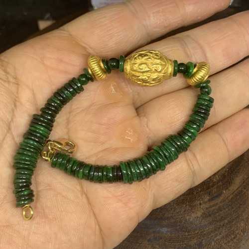 รหัส 63976 สร้อยข้อมือ หยก พม่า คั่นเม็ดทอง งานครั่ง สายทอง18K ข้อมือ 18.50 ซม. ใส่ได้ พร้อม Cert. นน. 18.75 g
