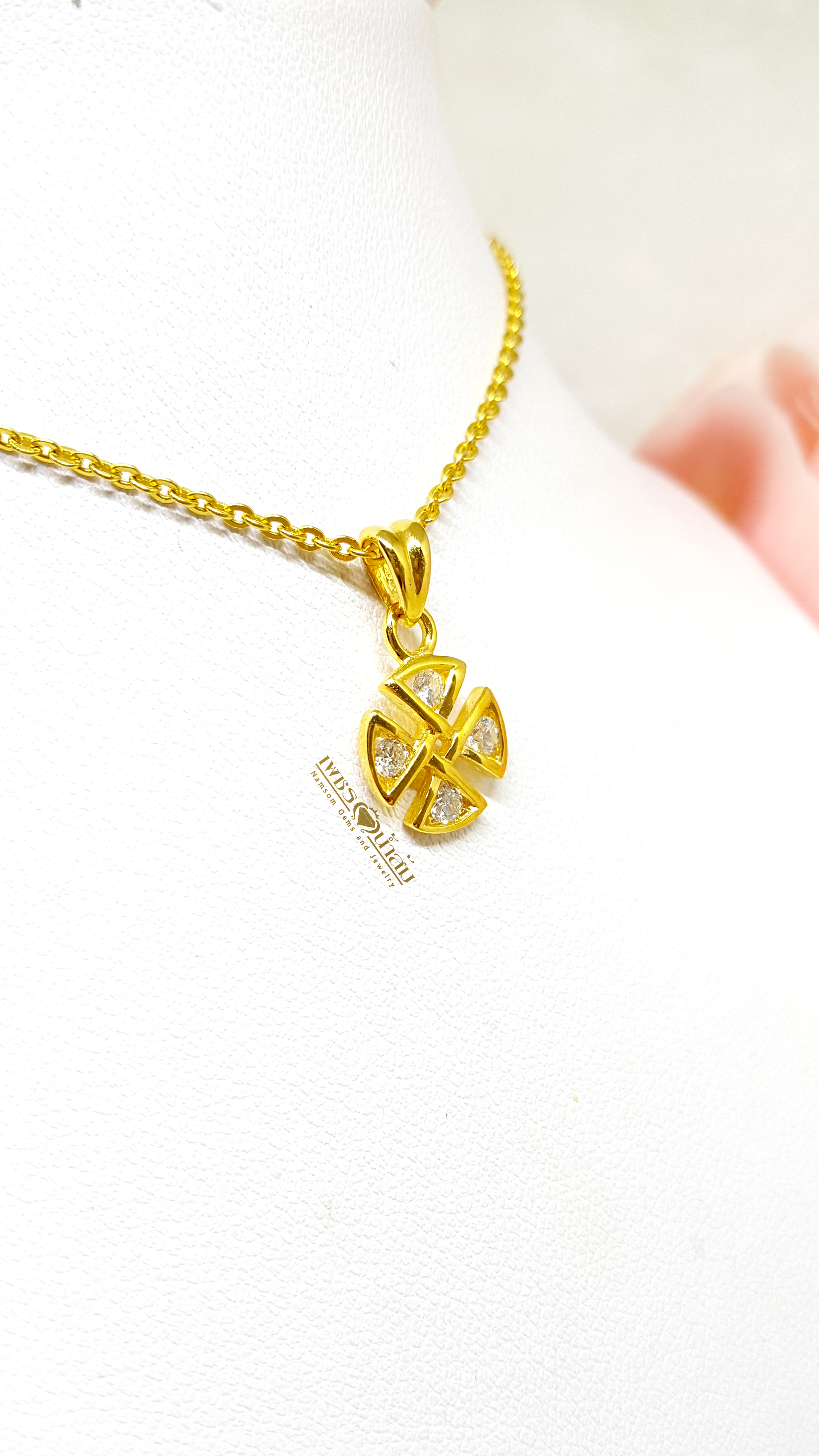 จี้เพชรแท้ ทรงกางเขนแพตตี Cross Pattée เป็นสัญลักษณ์รูปแบบหนึ่งของกางเขนคริสเตียน ที่พบบนเครื่องบินของเยอรมันแบบ Luftstreitkräfte
