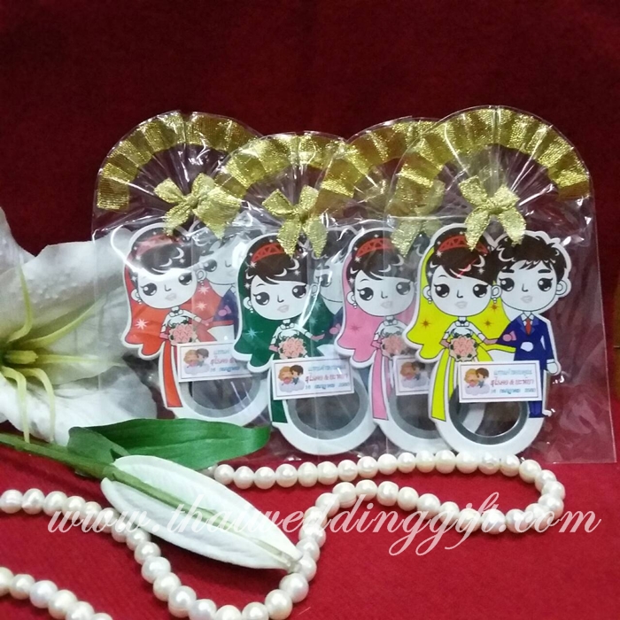 ที่เปิดขวดบ่าวสาวตาโตน่ารัก แพ็คถุงแก้ว ติดโบว์