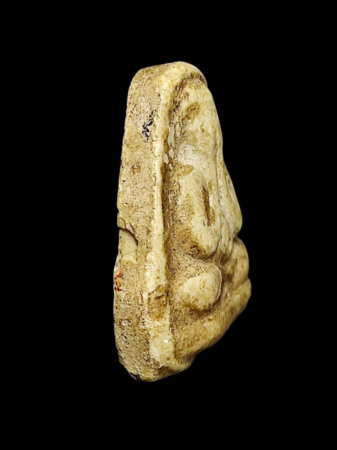 พระปิดตา เนื้อผงเก่า ไม่ทราบที่