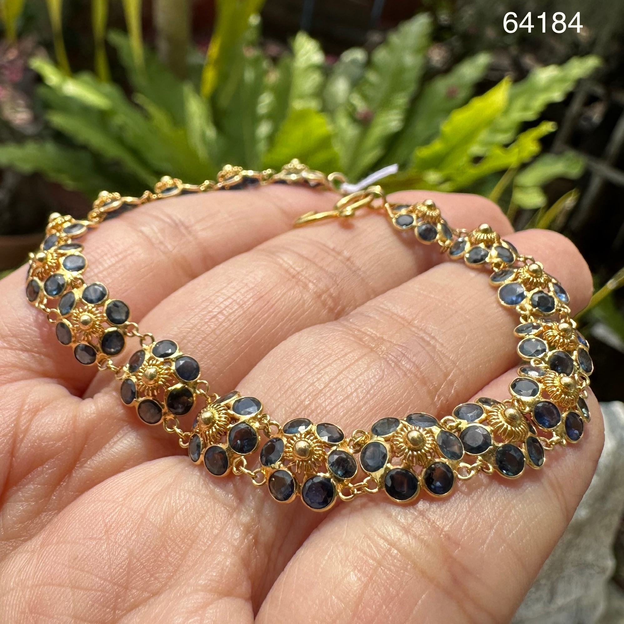 รหัส 64184 สร้อยข้อมือ ไพลิน ทรงพุ่ม รอบเส้น ทอง18K ความยาว 19 ซม. นน. 7.19 g