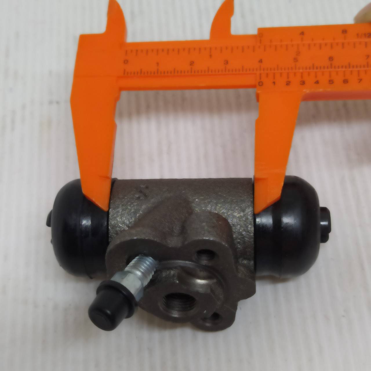 กระบอกเบรคหลัง TOYOTA SOLUNA AL50 / โตโยต้า โซลูน่า / ข้างซ้าย (LH) / ขนาด (11/16) / เบอร์ WTT-357 / ยี่ห้อ BOC (Brake Wheel Cylinder)