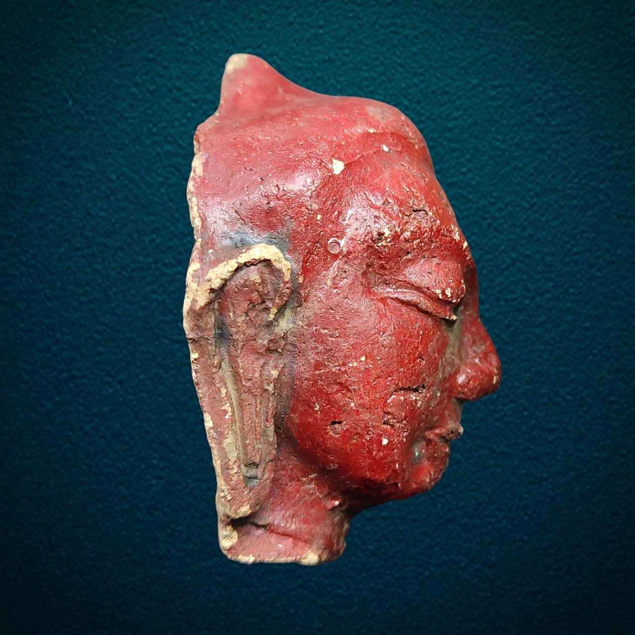 เศียรพระ เนื้อดิน หริภุญชัย ลําพูน อายุ1200 ปี ศิลปะแบบอินเดีย ปัจจุบันหาชมได้ยากมาก