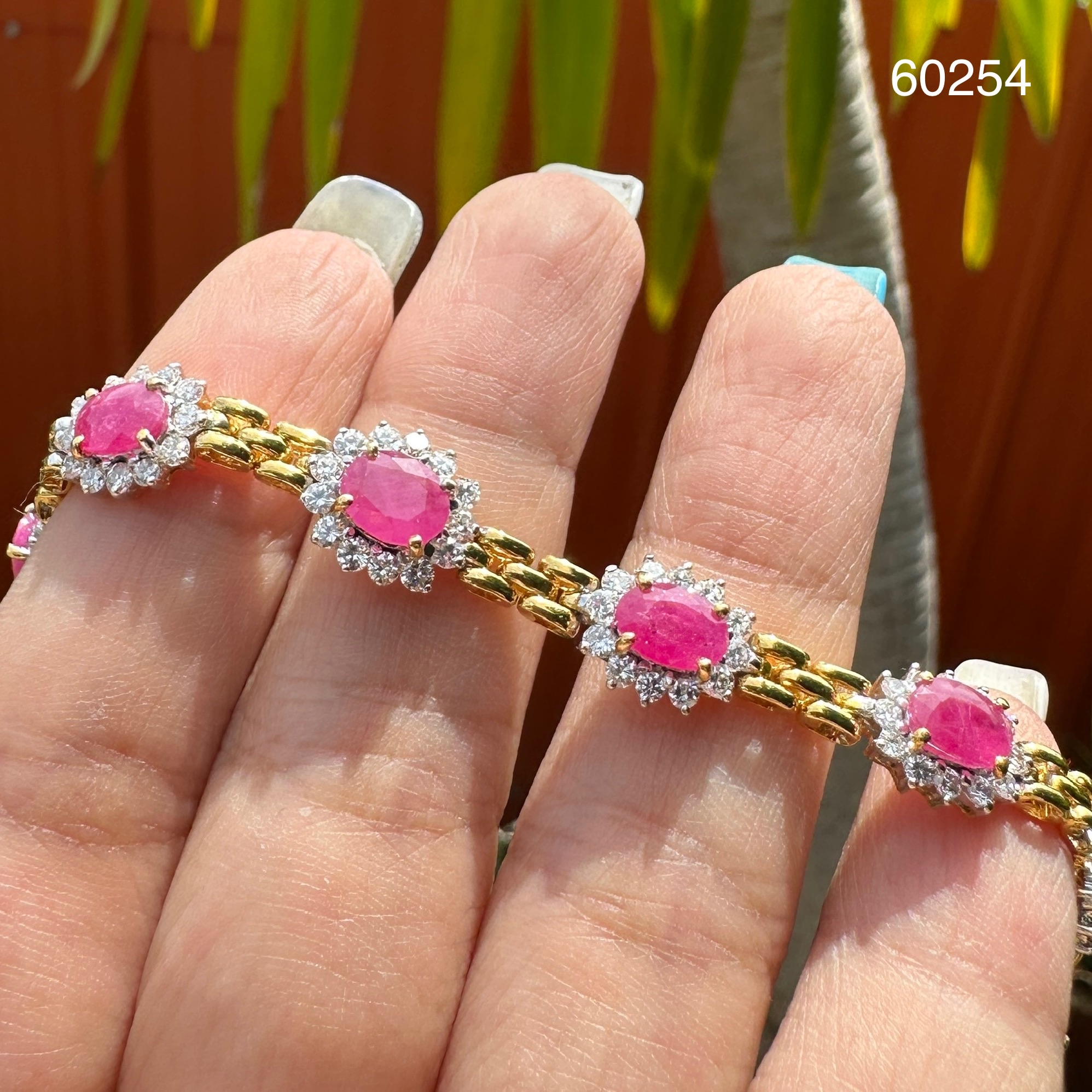 รหัส 60254 สร้อยข้อมือ ทับทิม พม่า ล้อมเพชร 105 เม็ด 1.98 กะรัต ทอง18k พร้อม Cert. งานสวยมาก นน. 18.71 g
