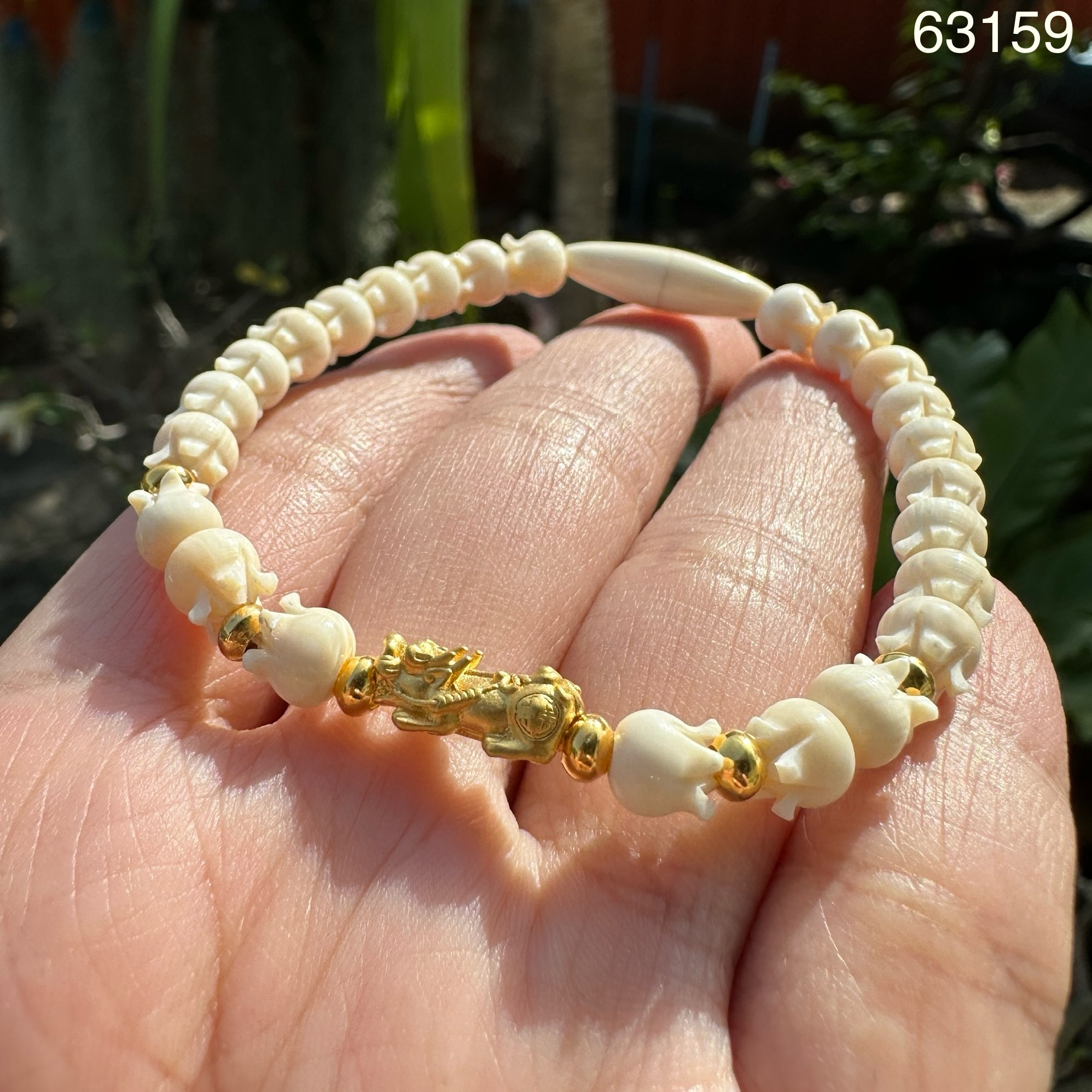 รหัส 63159 สร้อยข้อมือ ปี่เซียะ ทอง99.99 คั่นทอง90 เม็ดประคำ ความยาว 18.00 ซม. ร้อยด้วยเอ็น นน. 5.27 g