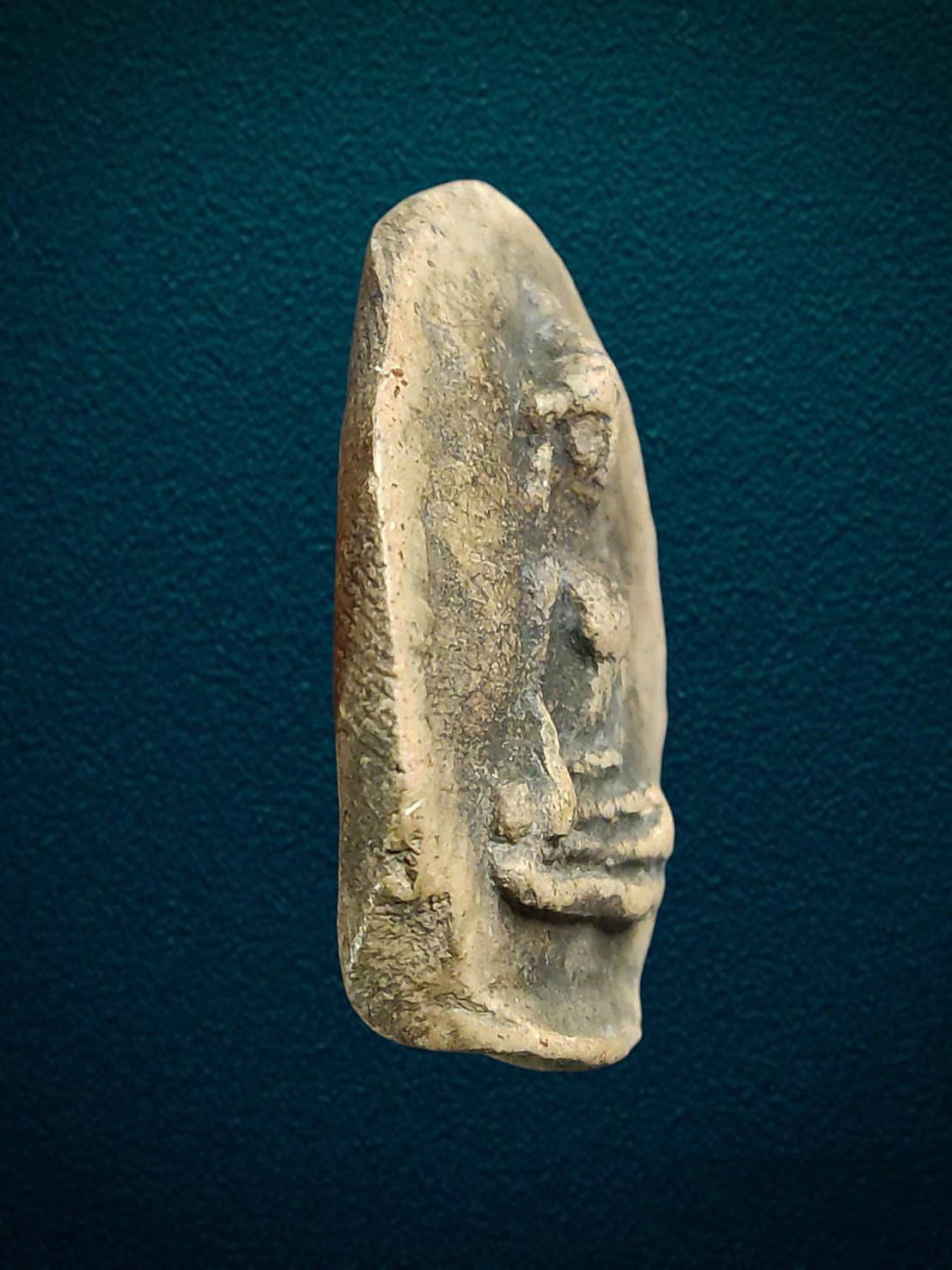 พระผงสุพรรณ กรุวัดสำปะซิว จ.สุพรรณบุรี ประมาณพุทธศตวรรษที่ 19-20