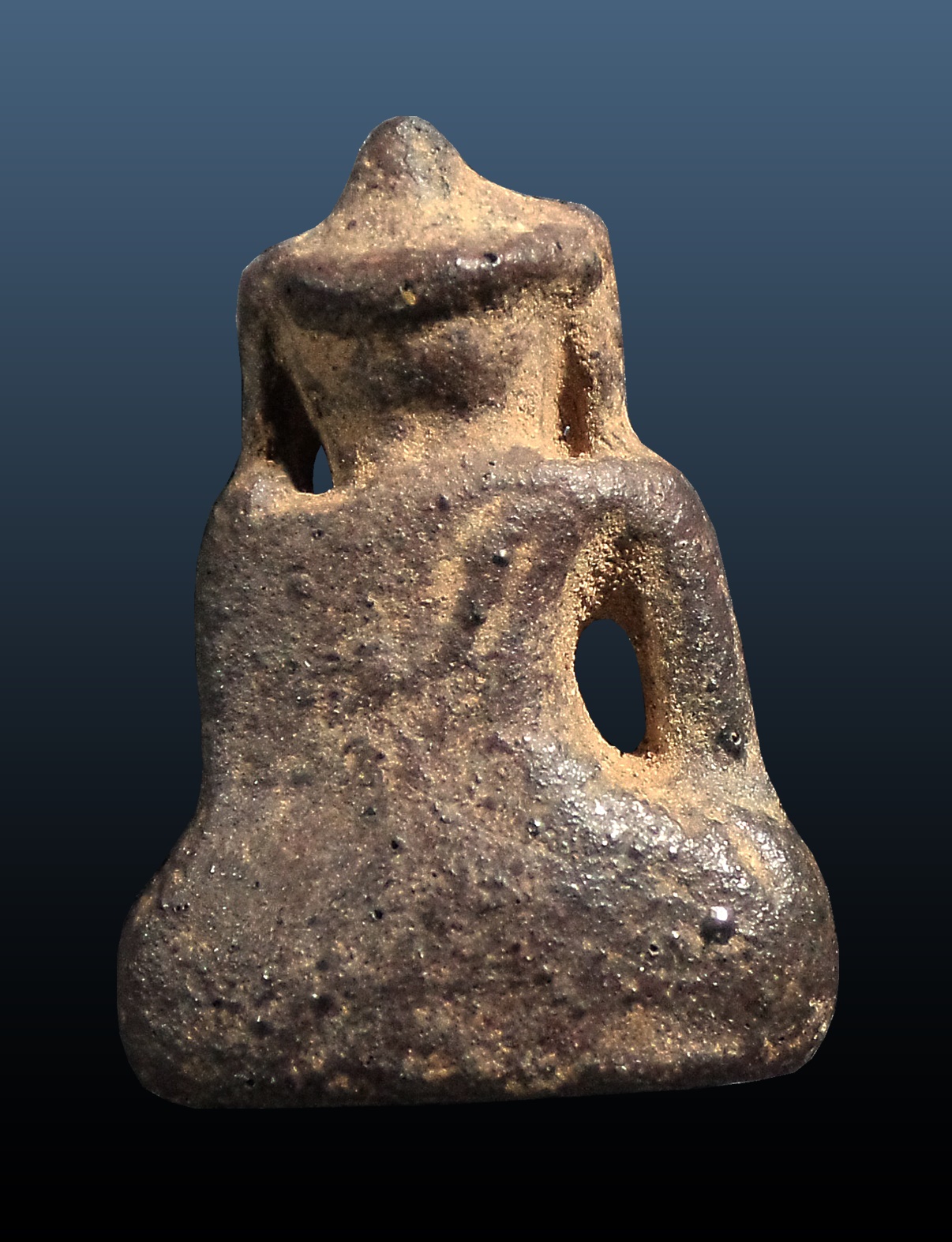 พระร่วงนั่งแขนโปร่ง กรุวัดพระยาดำ สุโขทัย