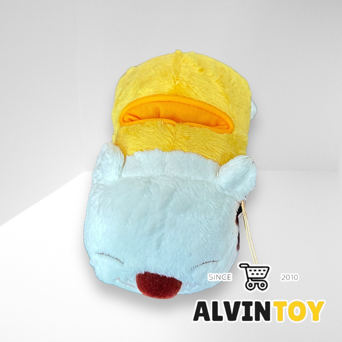 ตุ๊กตาหมาวางโทรศัพท์มือถือ