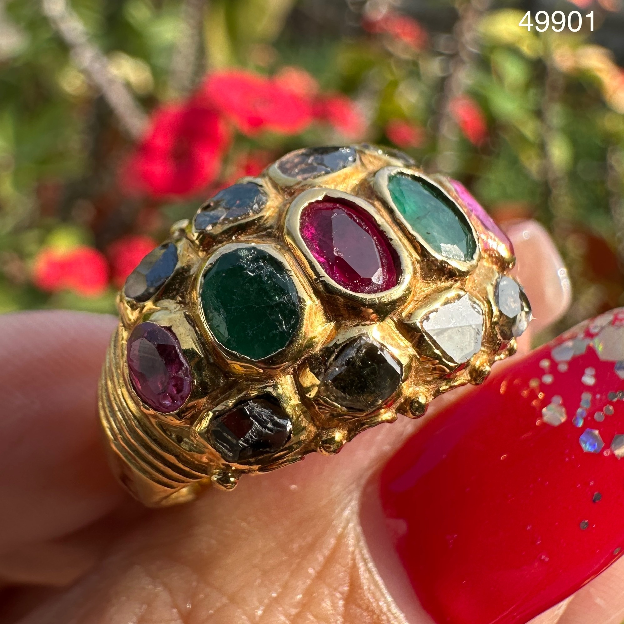 รหัส 49901 แหวน 3 สี ทับทิม มรกต ฝังเพชรซีกทอง90 งานเก่า สวยมาก นน. 12.37 g