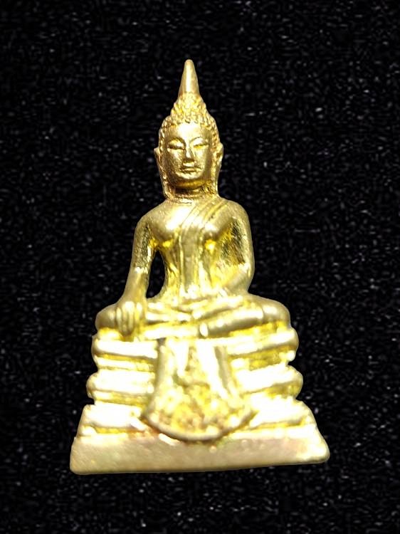 รูปหล่อพระพุทธองค์ หลวงปู่หมุน ฐิตสีโล วัดบ้านโนนผึ้ง จ.ศรีสะเกษ