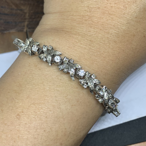 รหัส 63476 สร้อยข้อมือ เพชร 7/0.70 ct ฝังเพชรกุหลาบ 35/0.35 ct งานปาหะ ความยาว 17.50 ซม. นน. 14.32 g