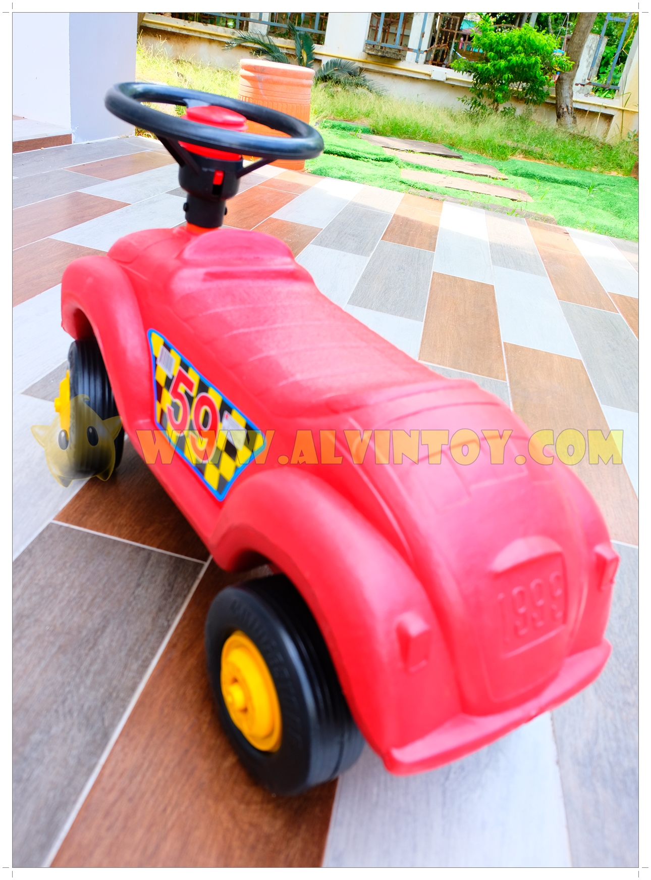 รถขาไขหน้ารถเก๋งแดง