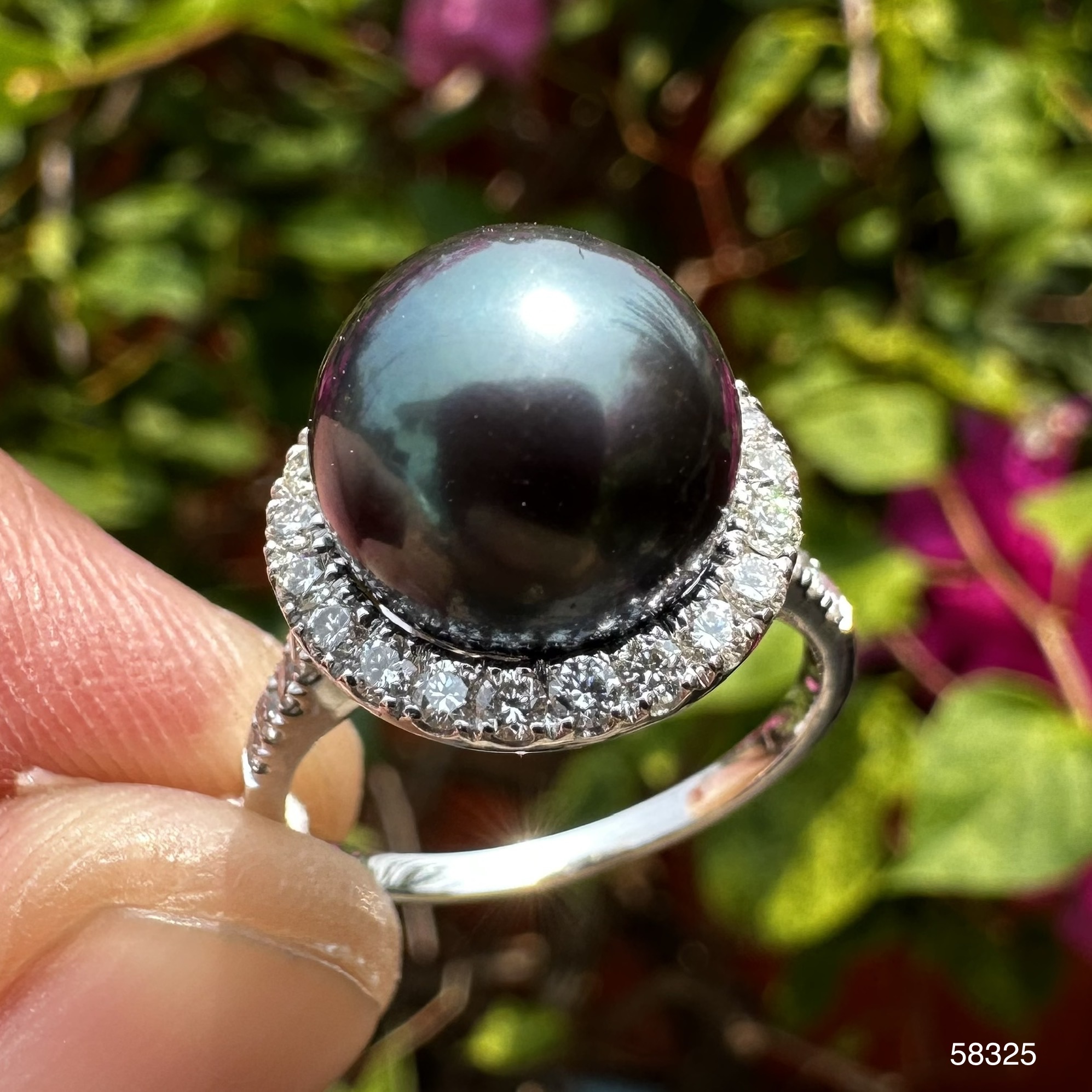 รหัส 58325 แหวน มุก southsea 11 มิล สีเทา ฝังเพชร 32 เม็ด 0.70 กะรัต ทอง18K งานสวยมาก นน. 5.75 g