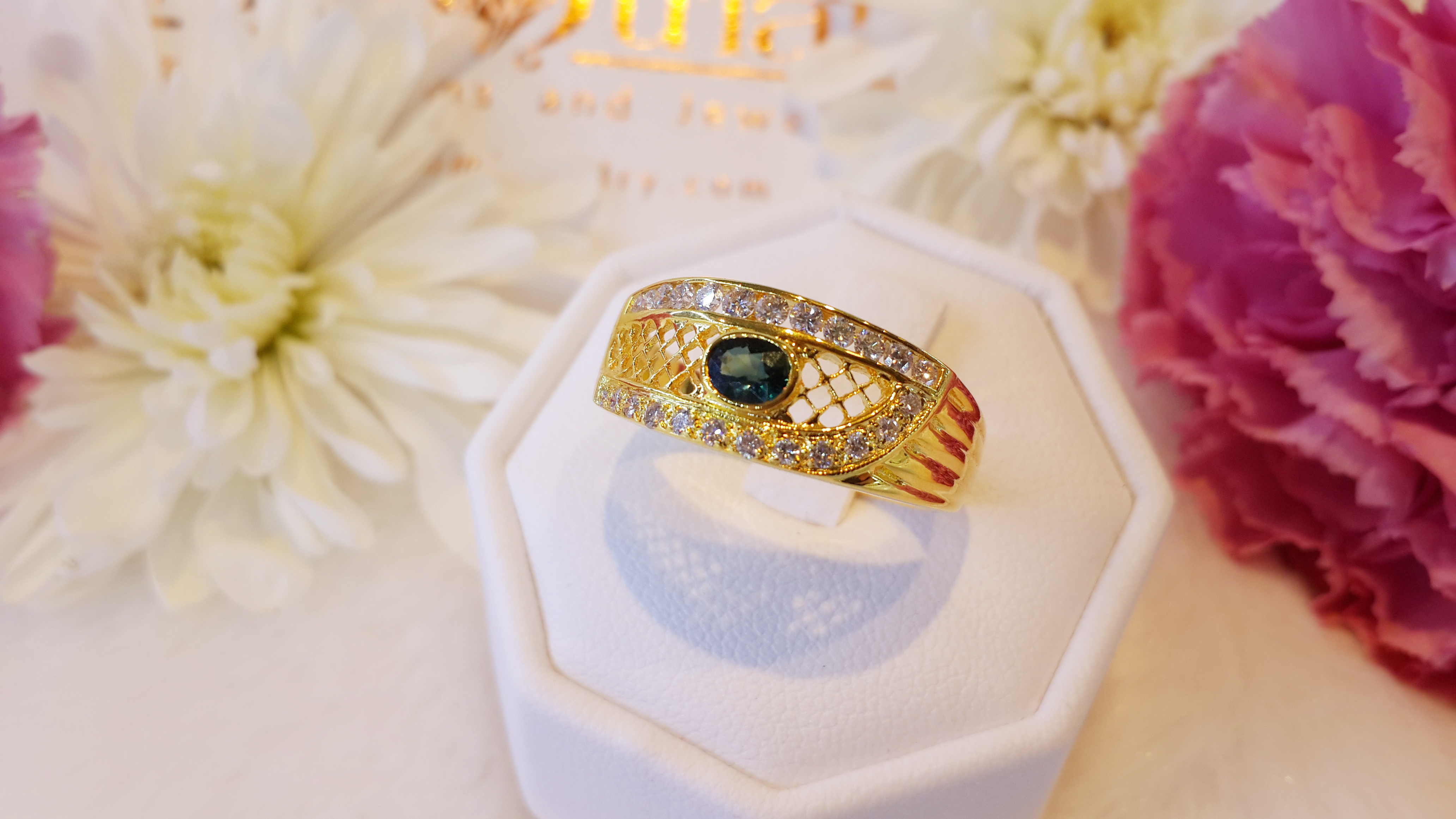 แหวนพลอยไพลิน ดีไซน์แบบย้อนยุค สวยงาม ละเอียด