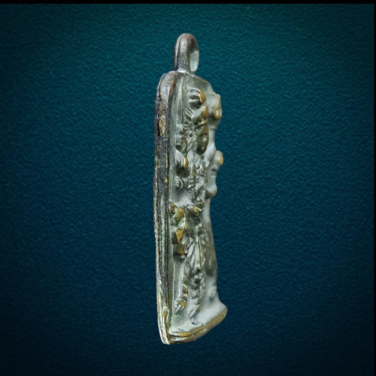 เหรียญหล่อ พระแม่ทุรคา ขี่เสือ หลังโอม เก่ามีอายุ