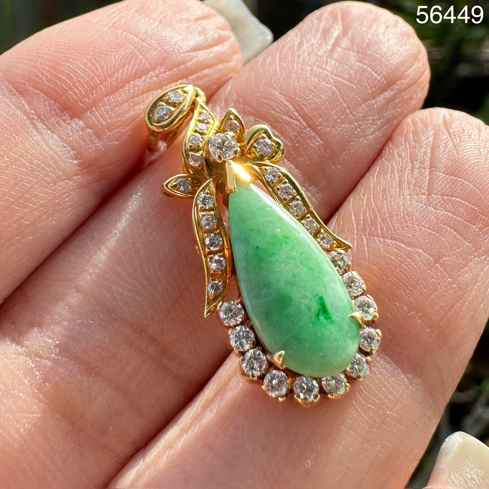 รหัส 56449 จี้ หยก ทรงหยดน้ำ ฝังเพชร 31 เม็ด 0.35 กะรัต ทองK งานสวยมาก นน. 4.00 g