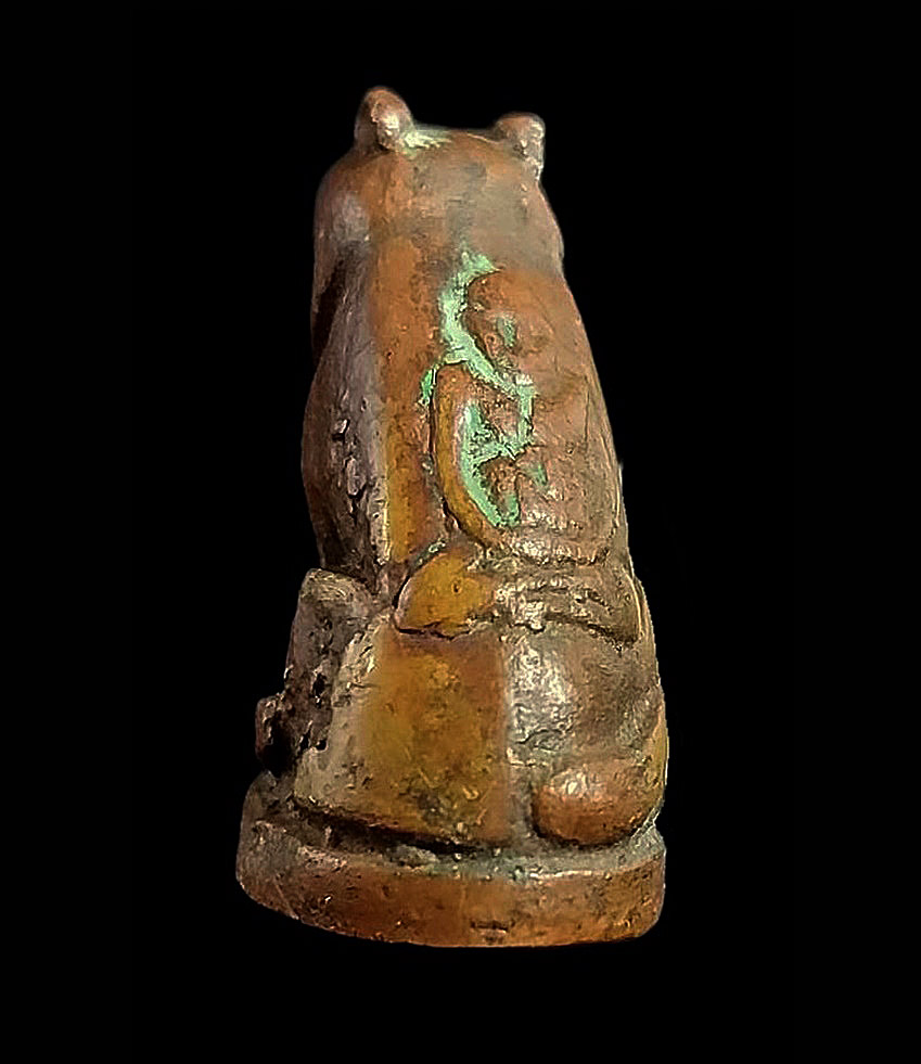 เสือหลวงพ่อปาน รุ่นฝังลูกนิมิต วัดมงคลโคธาวาส (วัดบางเหี้ย) ต.คลองด่าน บางบ่อ จ.สมุทรปราการ ปี2517 เนื้อตะกั่ว ชุบทองแดง