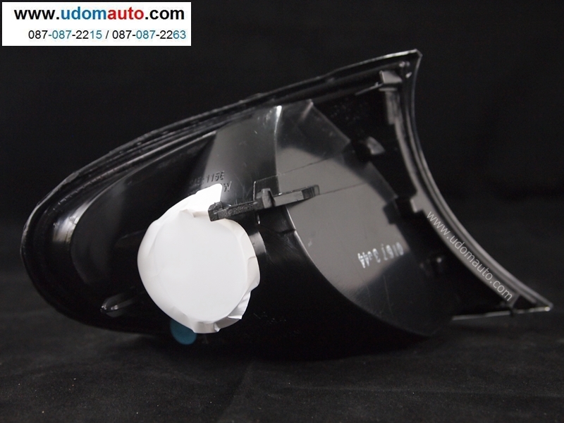 เสื้อไฟเลี้ยวมุม (รุ่นตายก) BMW E46 สีขาว