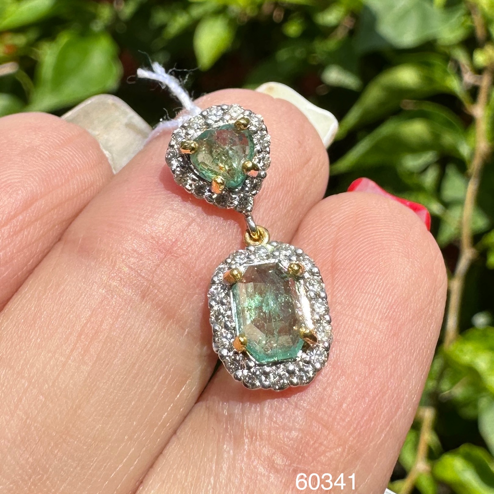 รหัส 60341 จี้ มรกต แซมเบีย 2 เม็ด 1.30 กะรัต ล้อมเพชร 29 เม็ด 0.45 กะรัต ทอง18K งานสวยมาก นน. 1.80 g