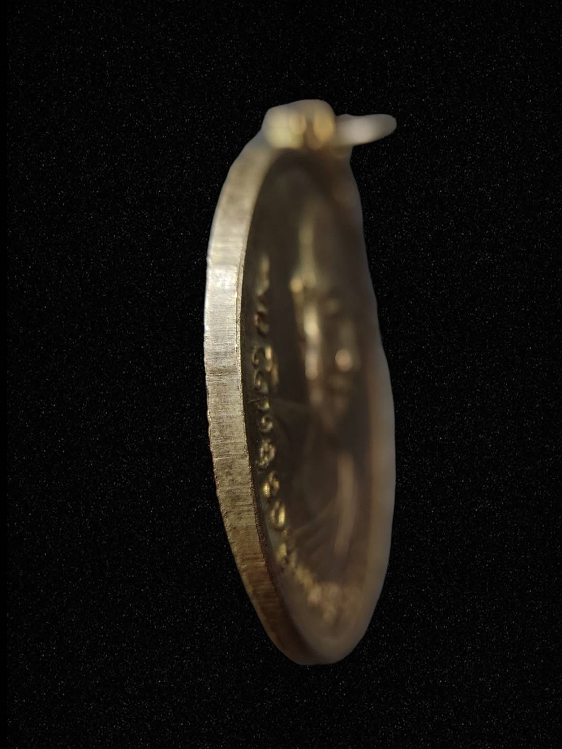 เหรียญครึ่งองค์กลมใหญ่ หลวงพ่อเกษม เขมโก ปี18 คณะศิษย์ชัยนาทสร้าง มีลง นสพ.เดลินิวส์