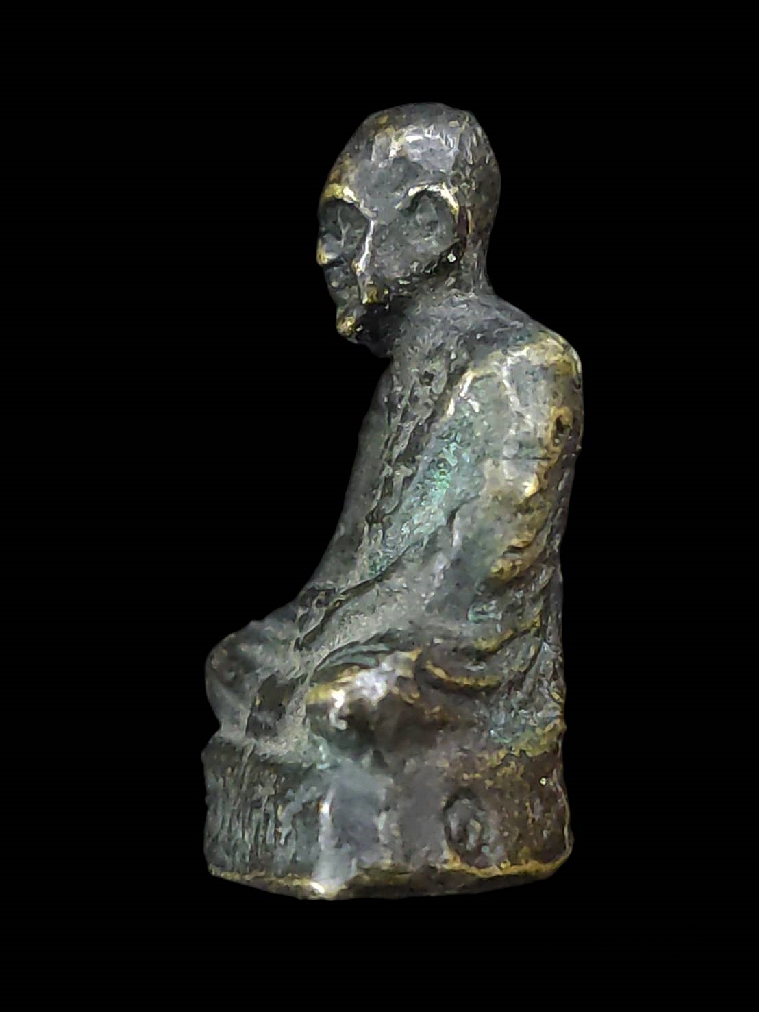 รูปหล่อโบราณหลวงปู่เสาร์ รุ่นเสาร์5 เนื้อทองผสม วัดกุดเวียน จ.นครราชสีมา