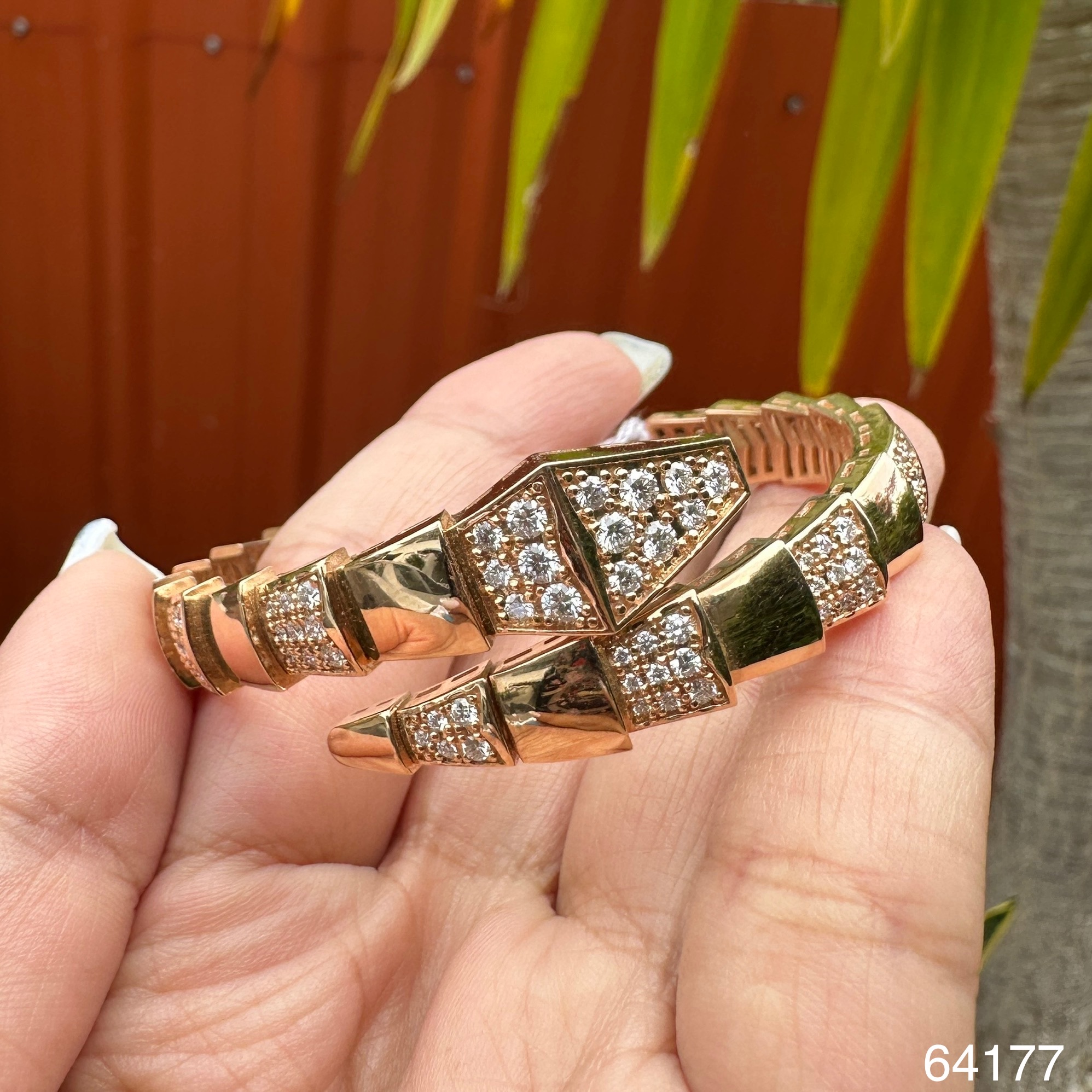 รหัส 64177 กำไล งู ฝังเพชร 127 เม็ด 1.79 กะรัต ทอง18K Pink gold ความกว้าง 5.60 ซม. นน. 42.10 g
