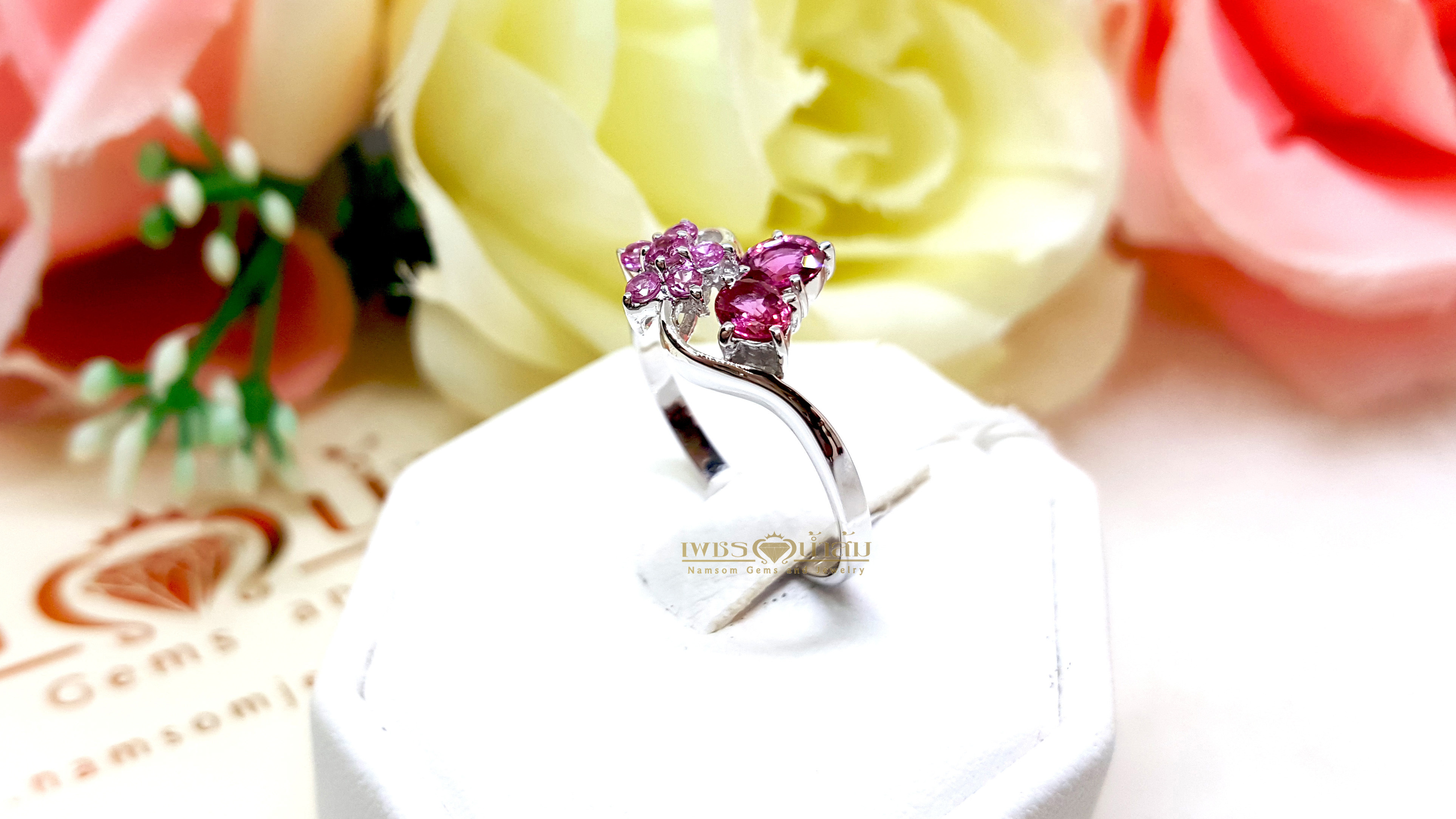 แหวนพลอยทับทิม สีชมพู Pink Sapphire วงเล็ก ดีไซน์วัยรุ่น เหมาะสำหรับคุณผู้หญิง