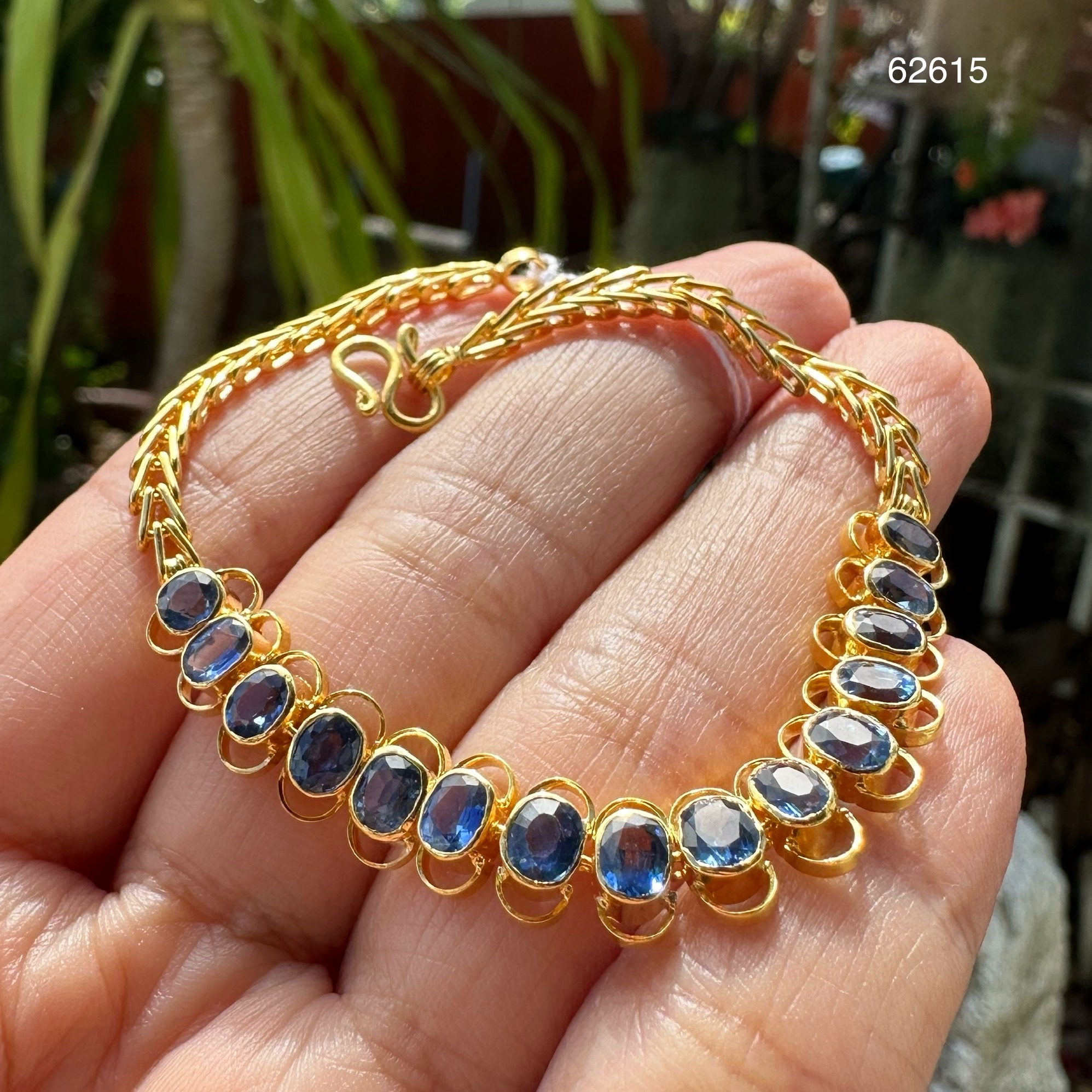 รหัส 62615 สร้อยข้อมือ ไพลิน กาญจนบุรี ครึ่งหน้า ทอง90 ความยาว 17.00 ซม. นน. 10.05 g