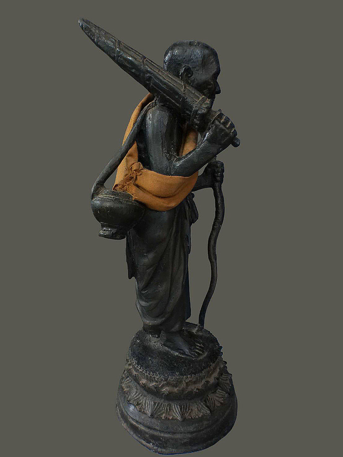 พระบูชาหลวงปู่ทวด วัดช้างให้ พิมพ์พระสีวลี เนื้อทองเหลือง หล่อหนา มีน้ำหนัก ขนาดสูง 12 นิ้ว