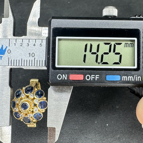 รหัส 64183 แหวน ไพลิน ทรงพุ่ม ฝังเพชร 8 เม็ด 0.08 กะรัต ทอง90 ขนาด 53 นน. 5.44 g