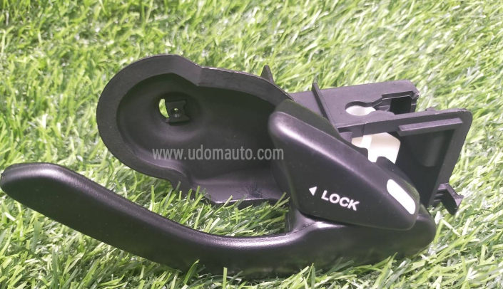 มือเปิดประตูรถด้านใน ESCAPE, TRIBUTE '02-06 (สีดำ)