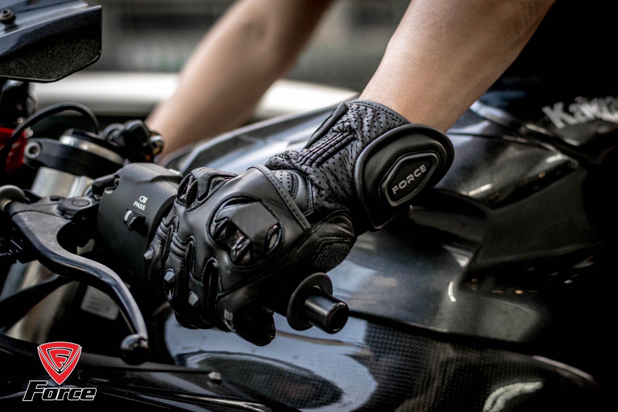 ถุงมือข้อยาว force รุ่น Racer