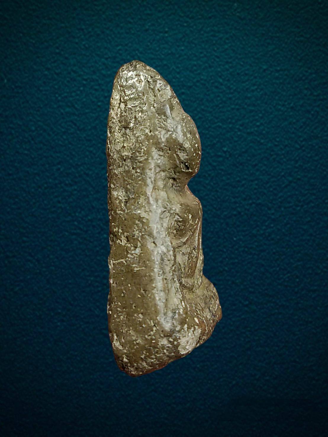 พระนางพญา พิมพ์เข่าโค้ง กรุวัดนางพญา พิษณุโลก