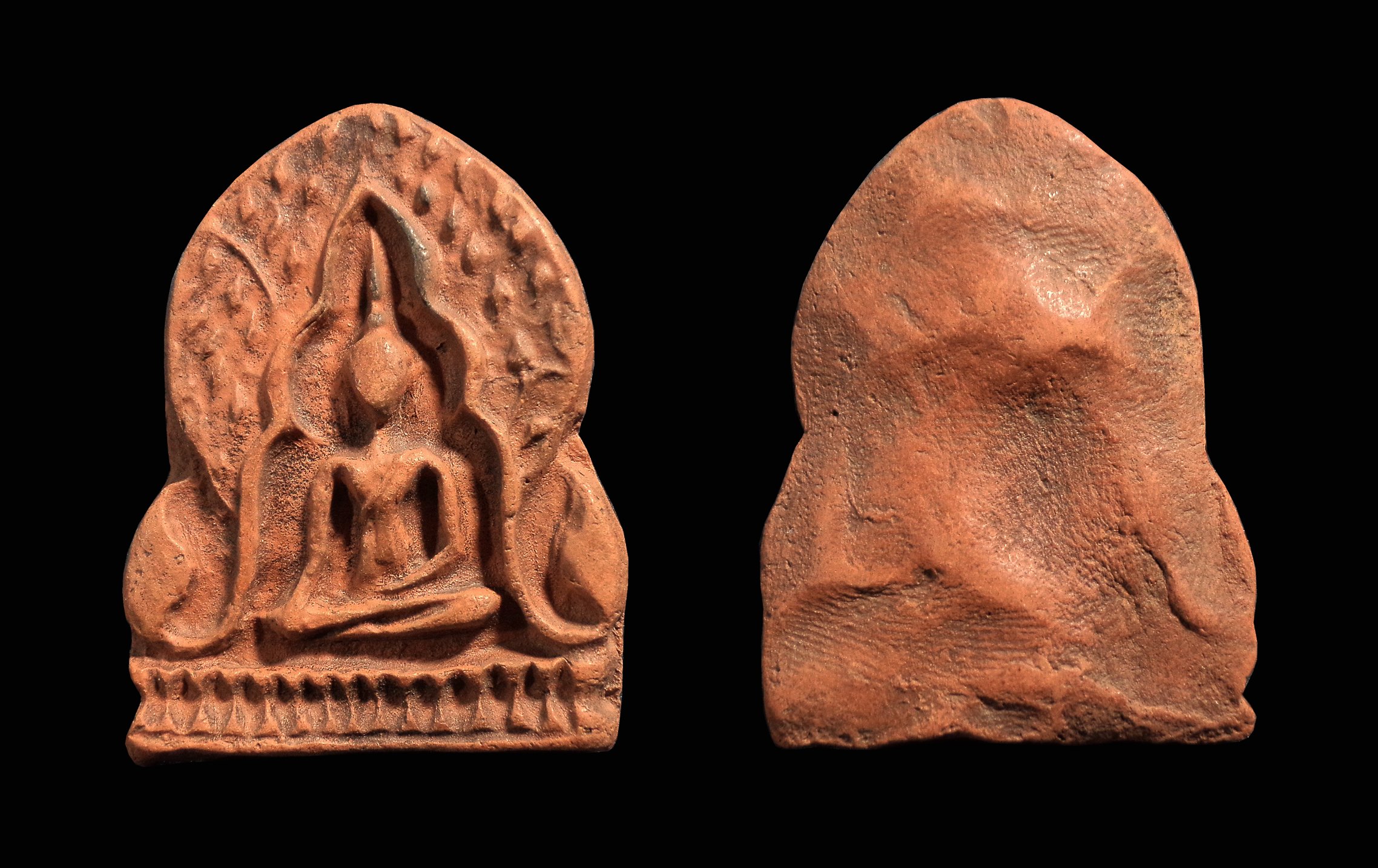 พระพิมพ์ ซุ้มเสมาชัย หลวงพ่อจรัญ วัดอัมพวัน จ.สิงห์บุรี