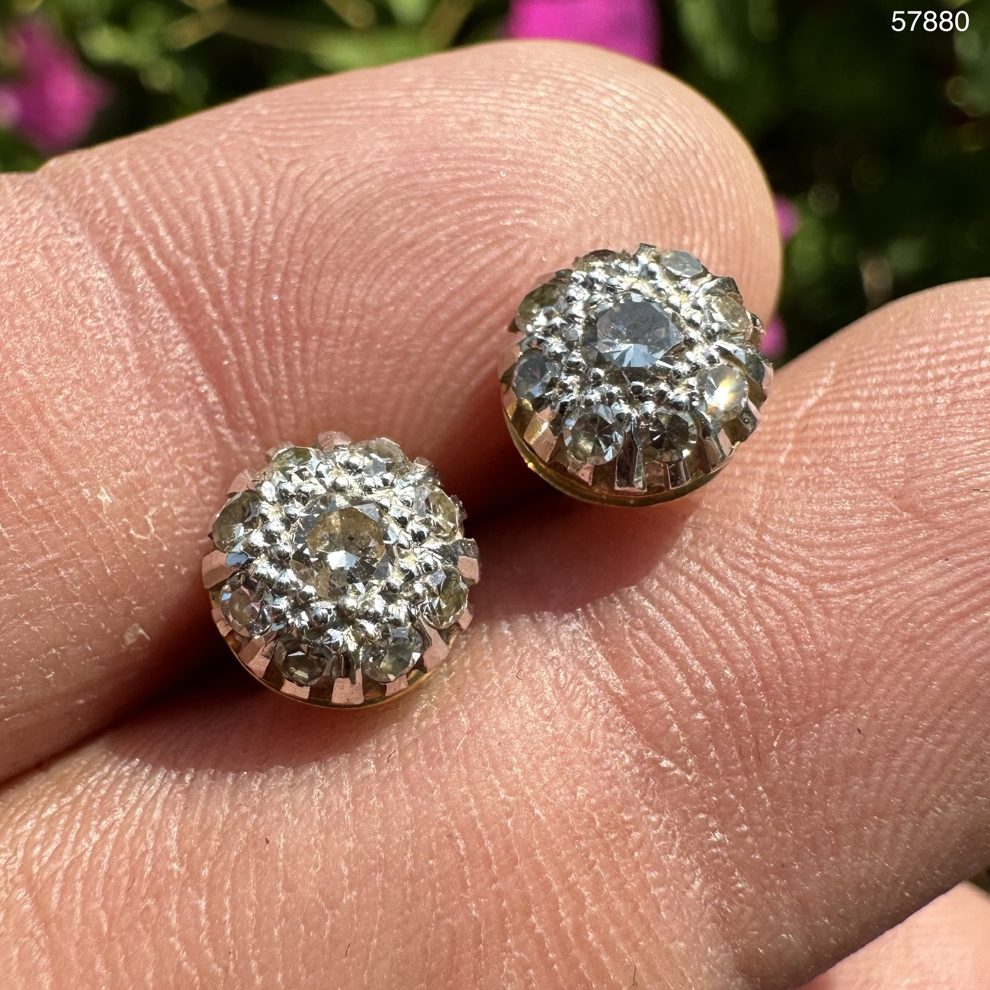 รหัส 57880 ต่างหู เพชรกระจุก เพชร 18 เม็ด 0.24 กะรัต ทอง18K งานสวยมาก นน. 3.17 g