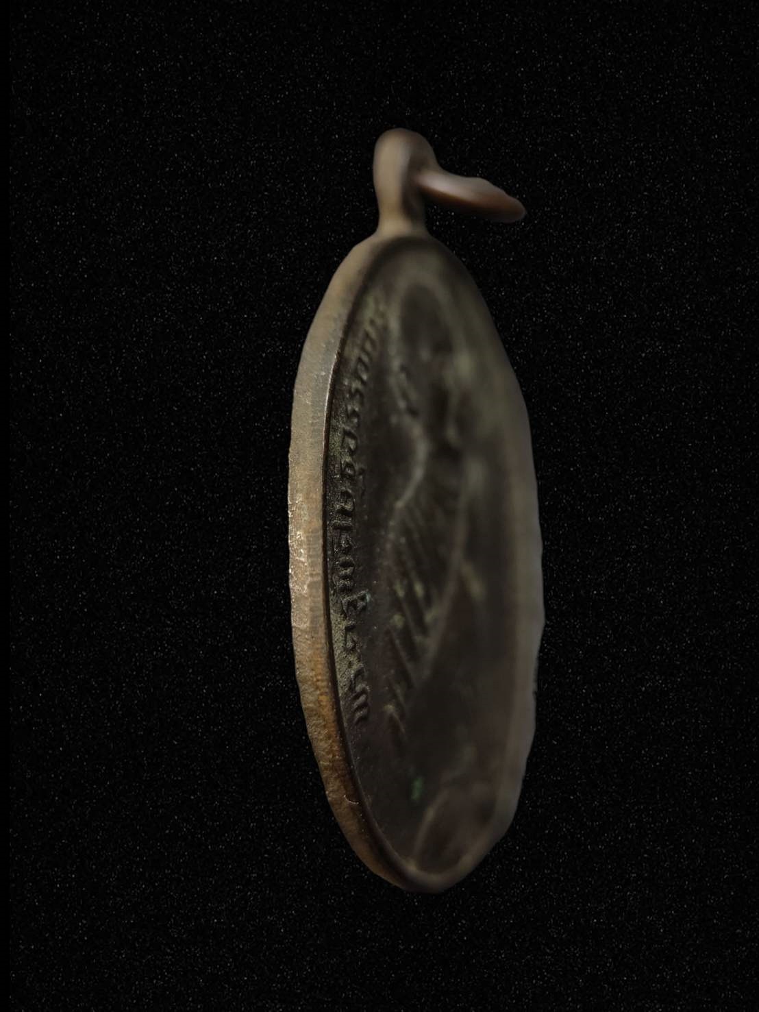 เหรียญไหว้ข้าง พ่อท่านคล้าย วาจาสิทธิ์ วัดสวนขัน พุทธาภิเษก200ปี วัดโคกเมรุ จ.นครศรีฯ ปี2525