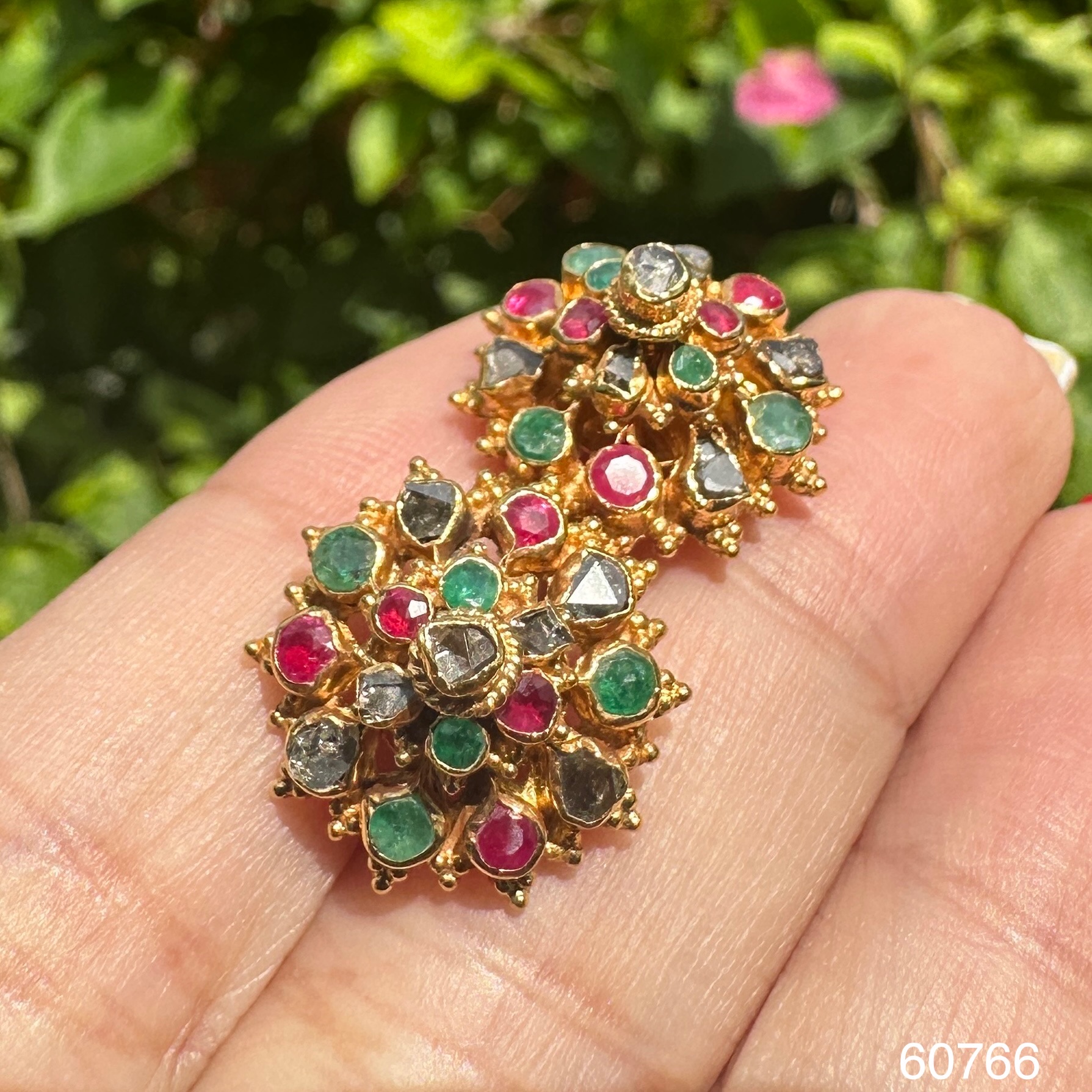 รหัส 60766 ต่างหู 3 สี ทับทิม มรกต เพชรซีก กระจุกพิกุล ทอง90 งานเก่า หลุดจำนำ สวยมาก นน. 5.53 g