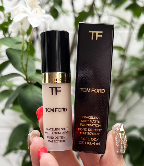 Tom Ford Traceless Soft Matte Foundation ขนาด 4ml. สี 0.3 Ivory Silk ผิวขาวเหลือง