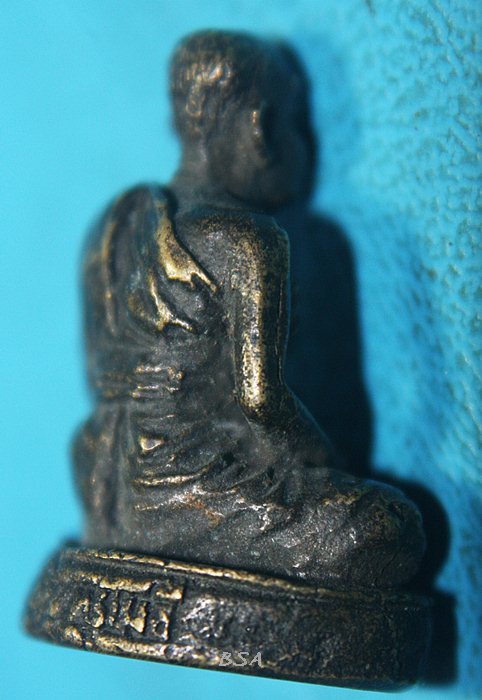 รูปหล่อพระครูนิพัทธศิลคุณ วัดเทพอินทรเมธี จ.นครสวรรค์