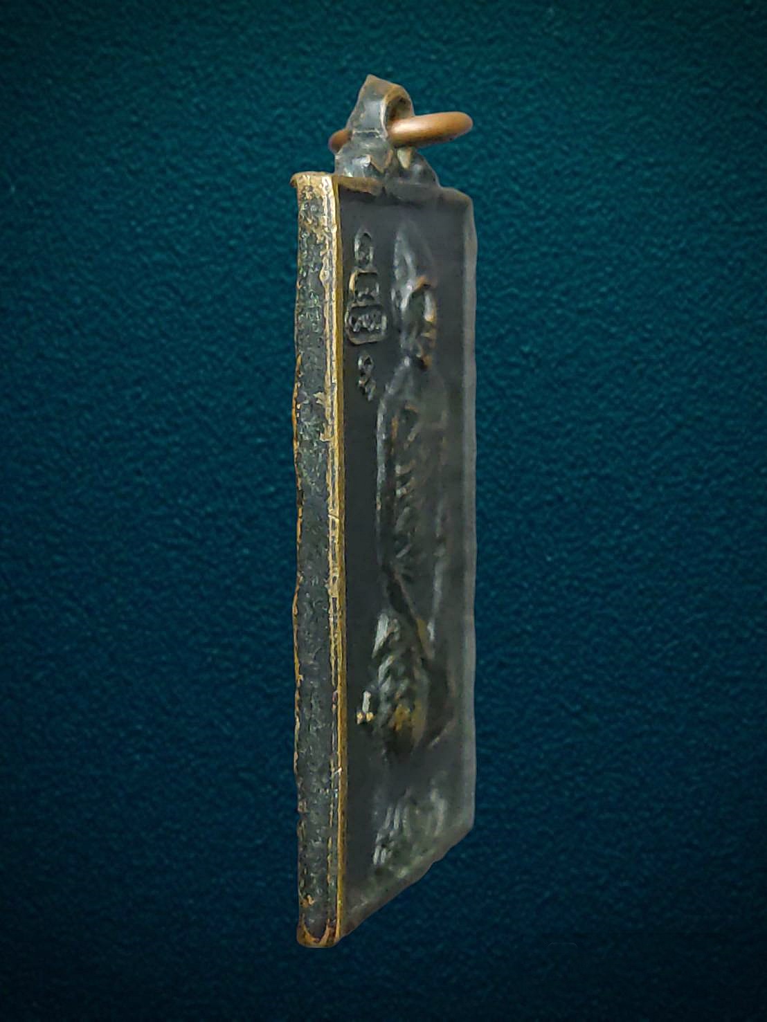 เหรียญสี่เหลี่ยม ยันต์ข้าง เจ้าคุณนรฯ ธมฺมวิตกฺโก วัดเทพศิรินทราวาส จ.กรุงเทพฯ ปี2515 เนื้อทองแดงรมดำ