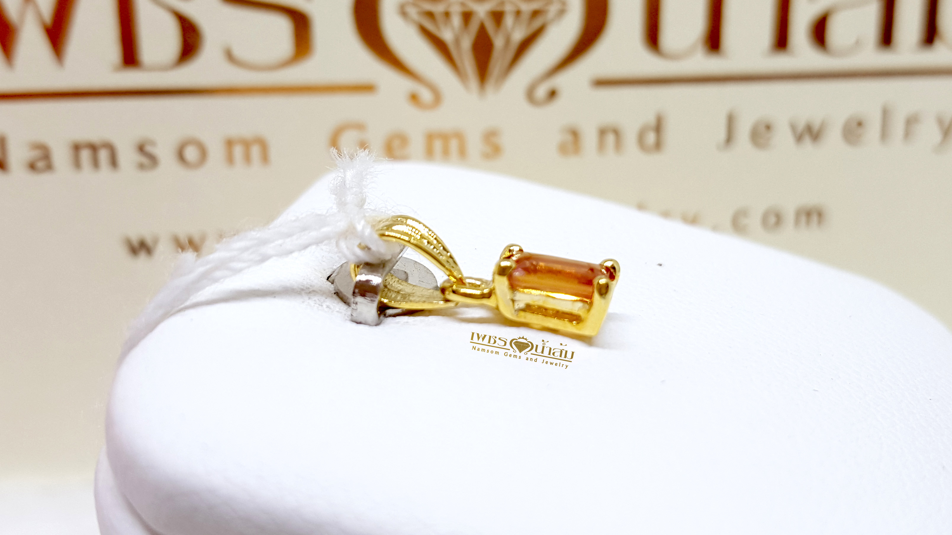 จี้บุษราคัม Yellow Sapphire เจียรเหลียมพรินเซสส์ ชิ้นเล็กน่ารัก สวมใส่ได้ทุกวัน