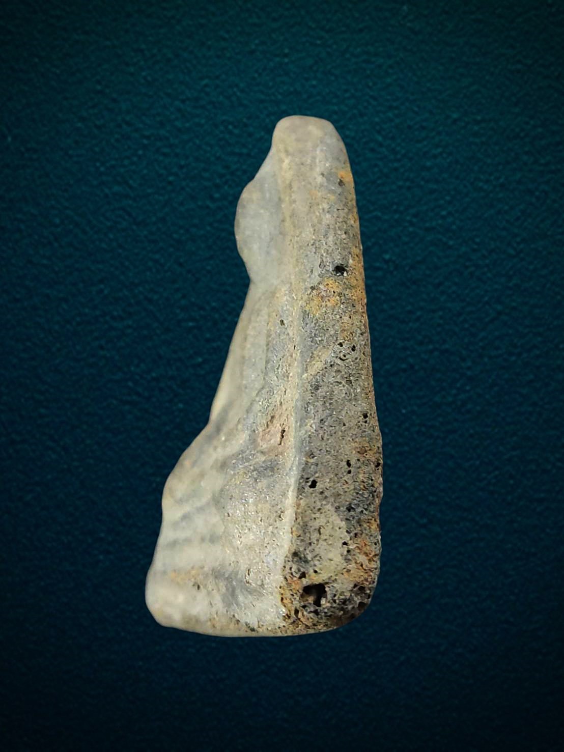 พระกรุ นางกลีบบัว เนื้อดิน ไม่ทราบกรุ