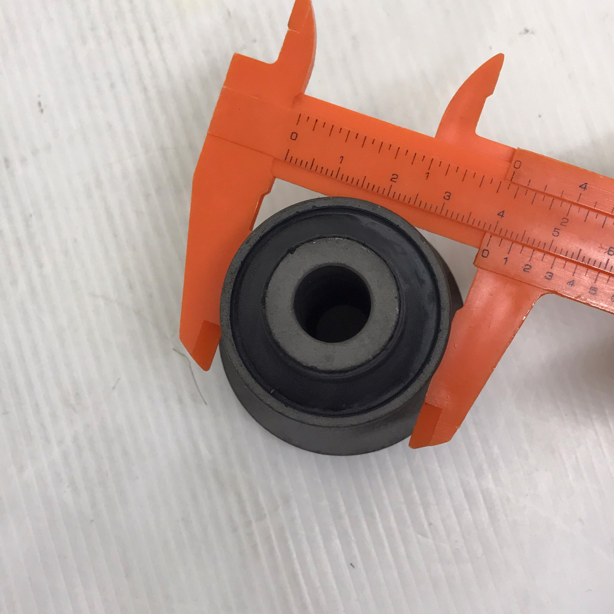 (1ตัว) บู๊ชปีกนก TOYOTA ตัวล่าง ตัวเล็ก AVANZA / F601 / F602 ปี 2004-2006 ตัว ล่าง โตโยต้า อแวนซ่า / LOWER / SMALL ARM BUSHING ยี่ห้อ RBI / เบอร์ 48654-BZ0110 / T24F60WS