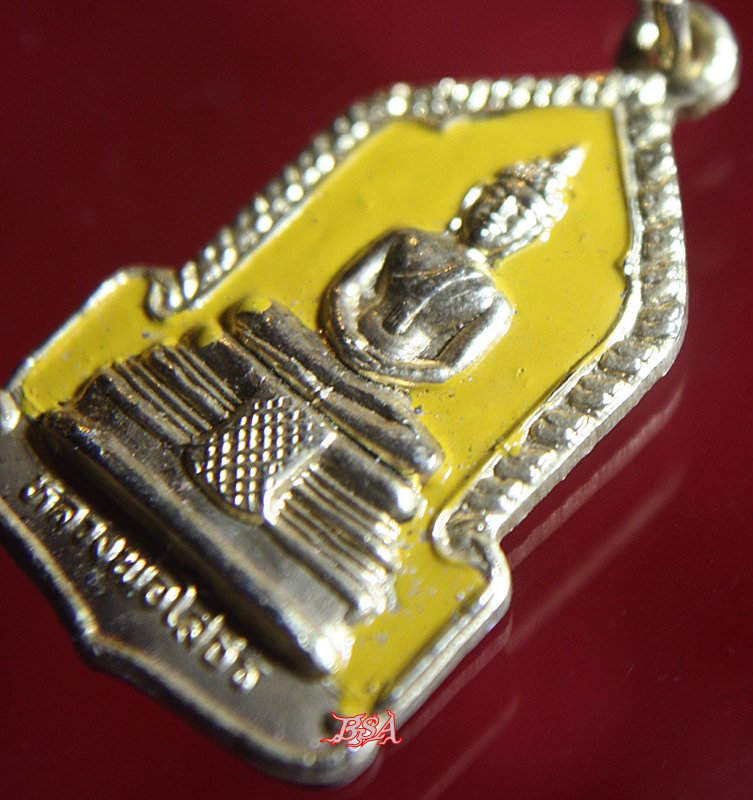 หลวงพ่อโสธร ที่ระลึกงานสมโภชน์กรุงรัตนโกสินทร์ 200 ปี พ.ศ. 2525 เนื้อกะไหล่ทองลงยา