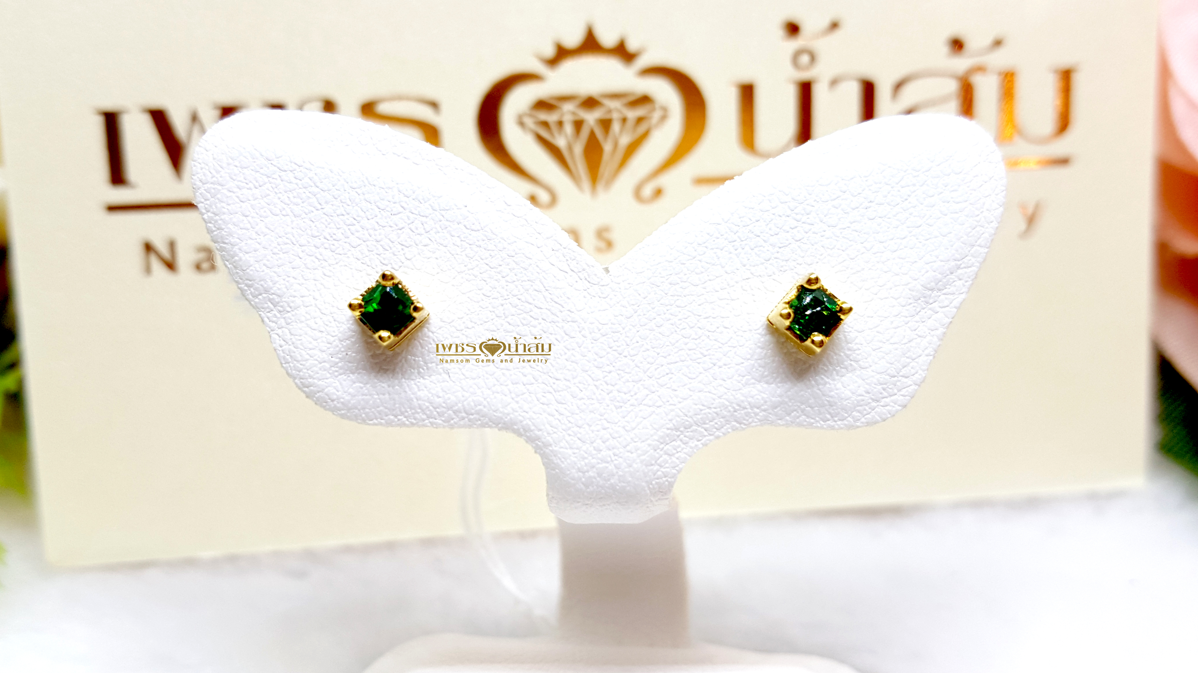 ต่างหูมรกต Emerald สีเขียวสดเนื้องาม เจียรทรงเหลี่ยม เรียบง่ายสวมใสได้ทุกวัน