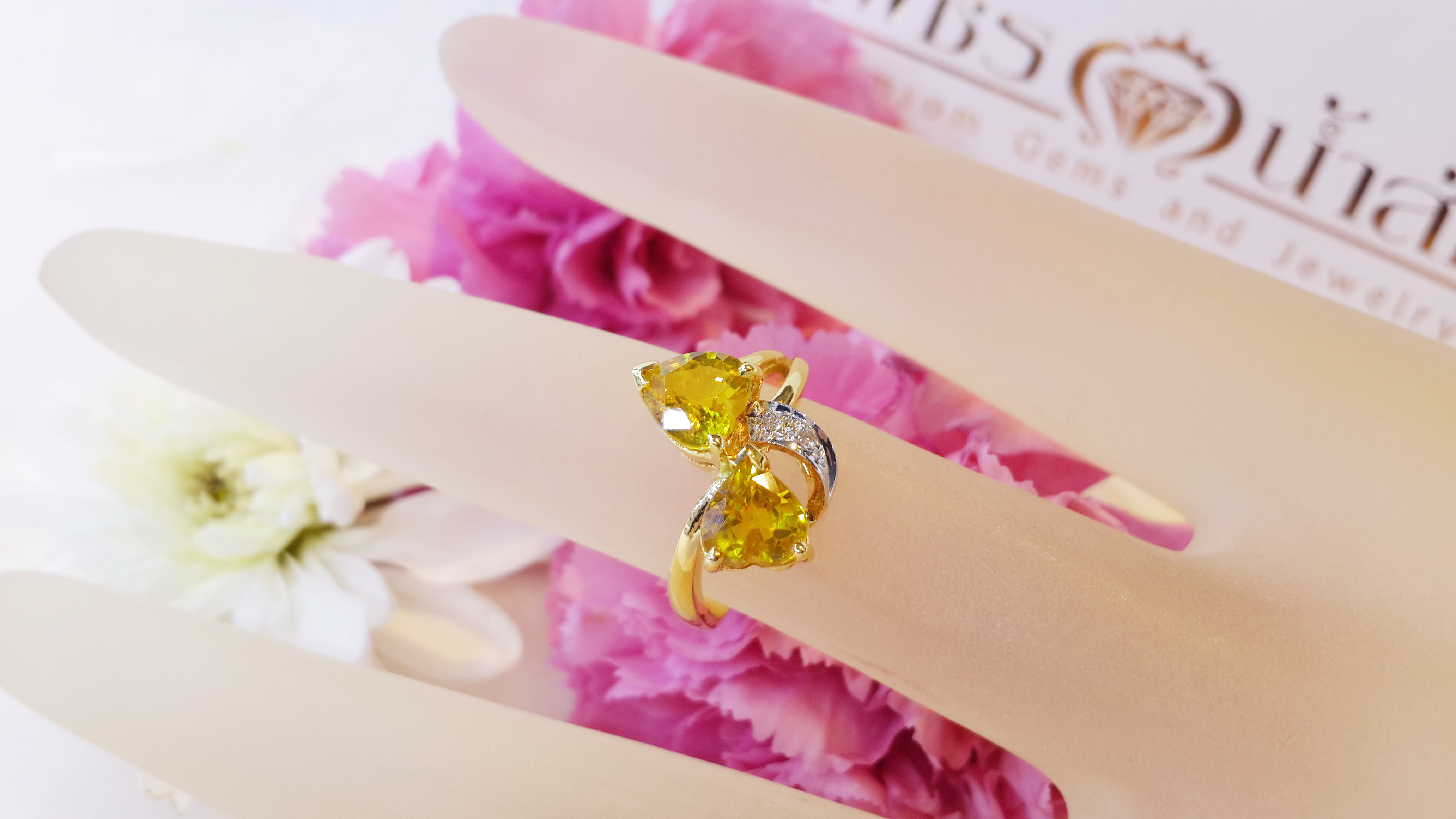 แหวนพลอยบุษราคัม ไขว้รูปหัวใจ 2 ดวง แบบเก่ น่ารัก