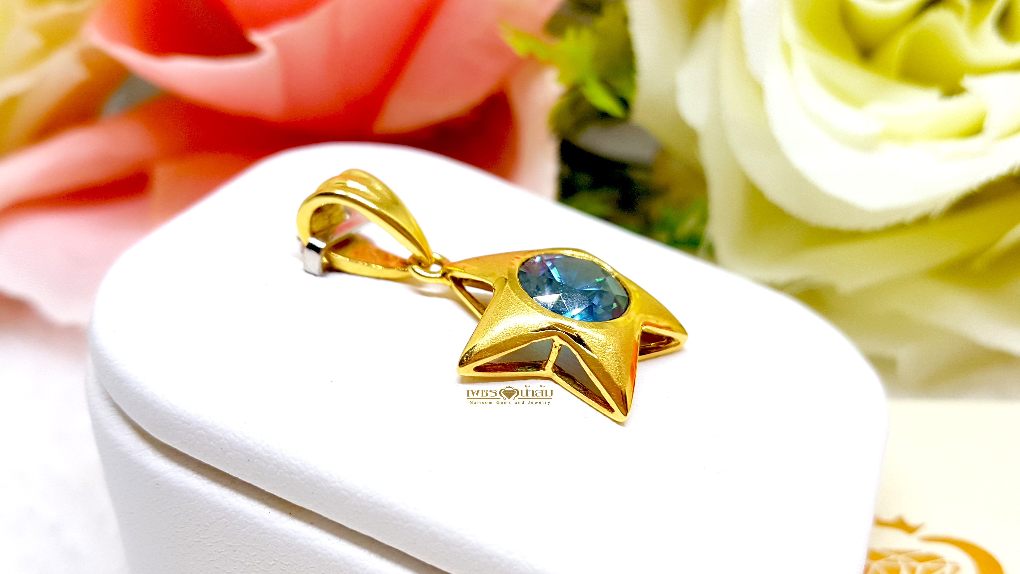 จี้ดาวทรงโดดเด่น นางเอกเป็นพลอยเพทาย Blue Zircon เม็ดใหญ่ สีสวยน้ำงาม