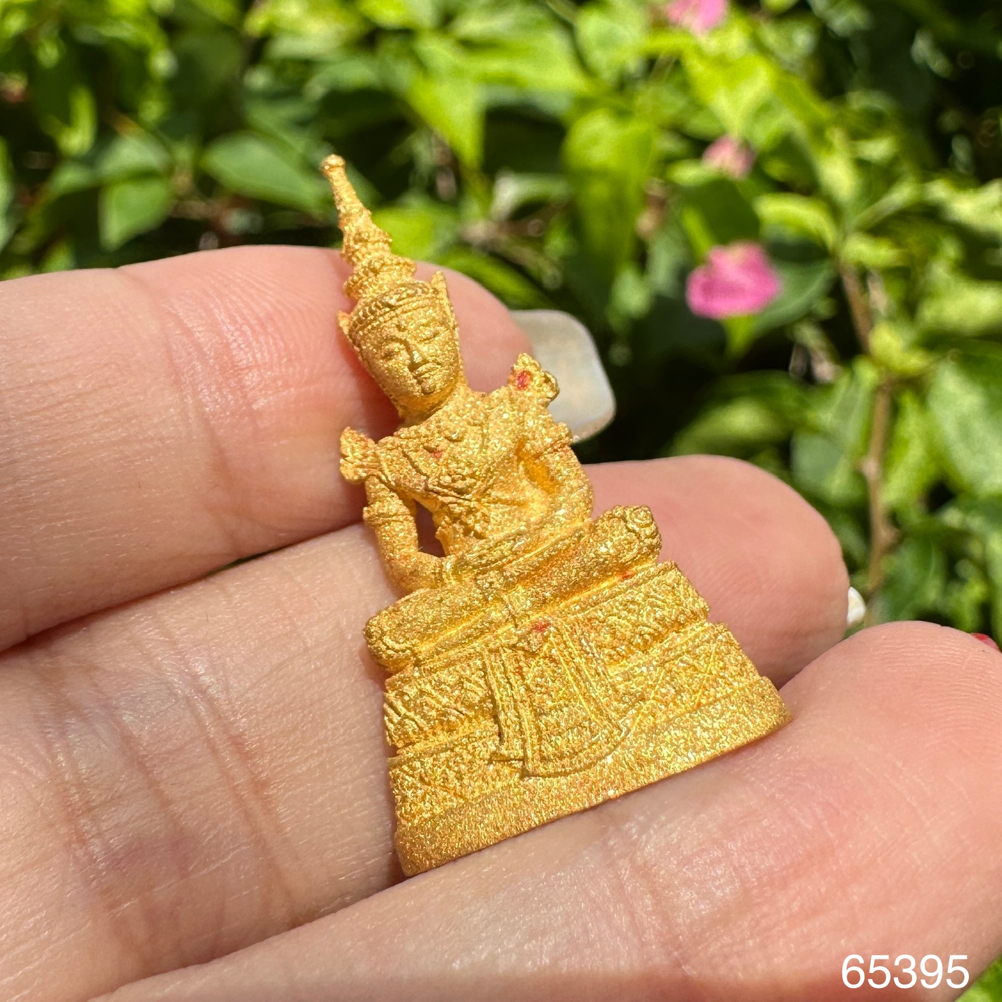 รหัส 65395 พระแก้วมรกต เนื้อทองคำ พ่นทราย ลอยองค์ ครบ 64 ปี กรมสรรพสามิต ปี 2539 ตอกโค้ด ๕๙๕ นน. 18.00 g